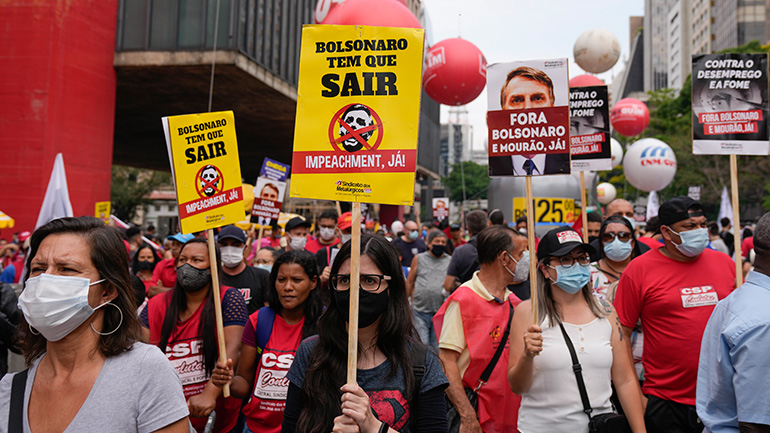 Διαδηλωτές σε όλη τη Βραζιλία ζήτησαν την αποπομπή του προέδρου Μπολσονάρου